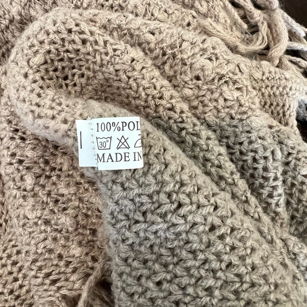 EUC Infinitity Sweater Scarf with Fringe - Picture 2 of 2